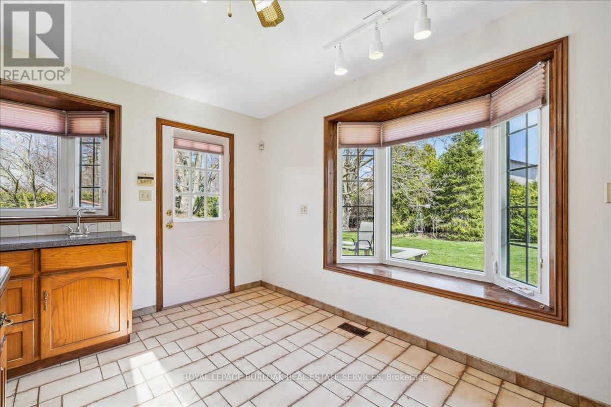 Photo 10 of 1 Westview Crescent, Hamilton ON