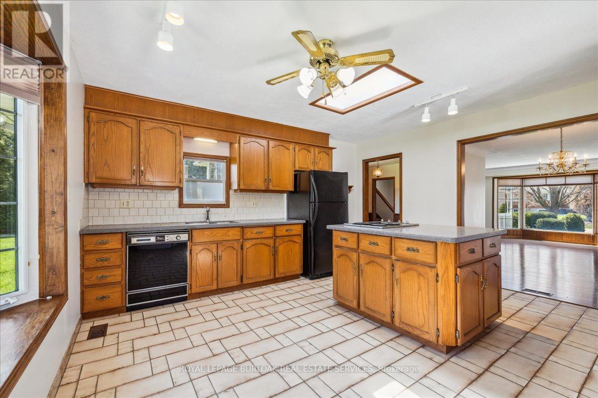 Photo 15 of 1 Westview Crescent, Hamilton ON