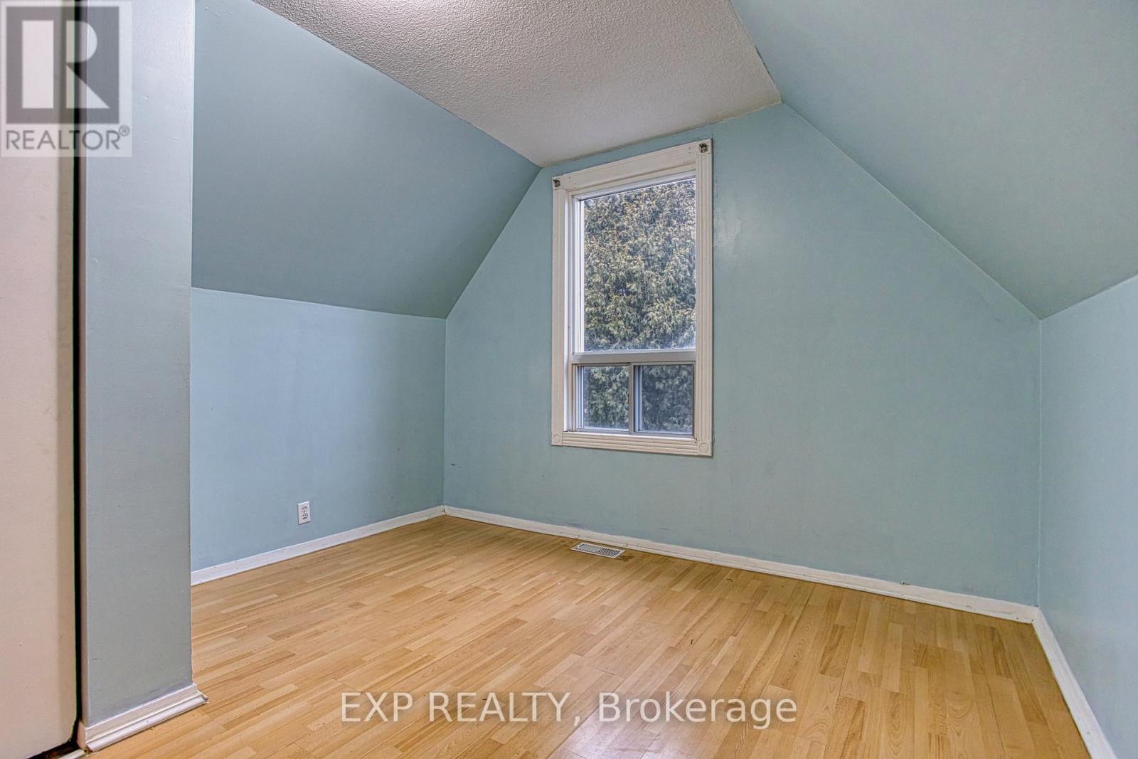 Photo 17 of 35 Niagara Street, Hamilton ON