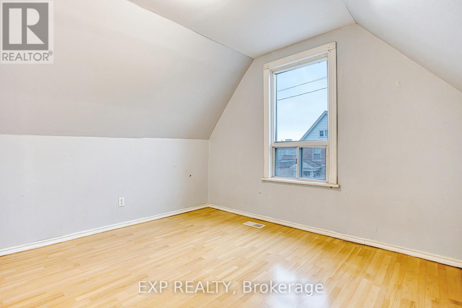 Photo 12 of 35 Niagara Street, Hamilton ON