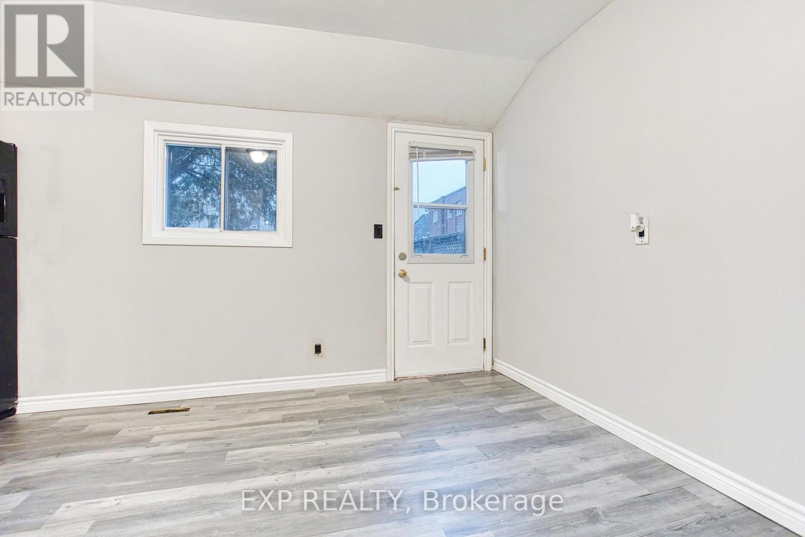 Photo 9 of 35 Niagara Street, Hamilton ON
