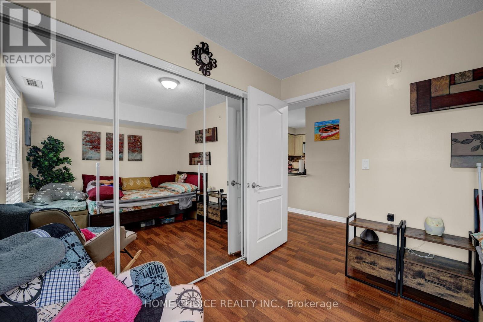 Photo 17 of 206 935 Sheppard Avenue W, Toronto ON