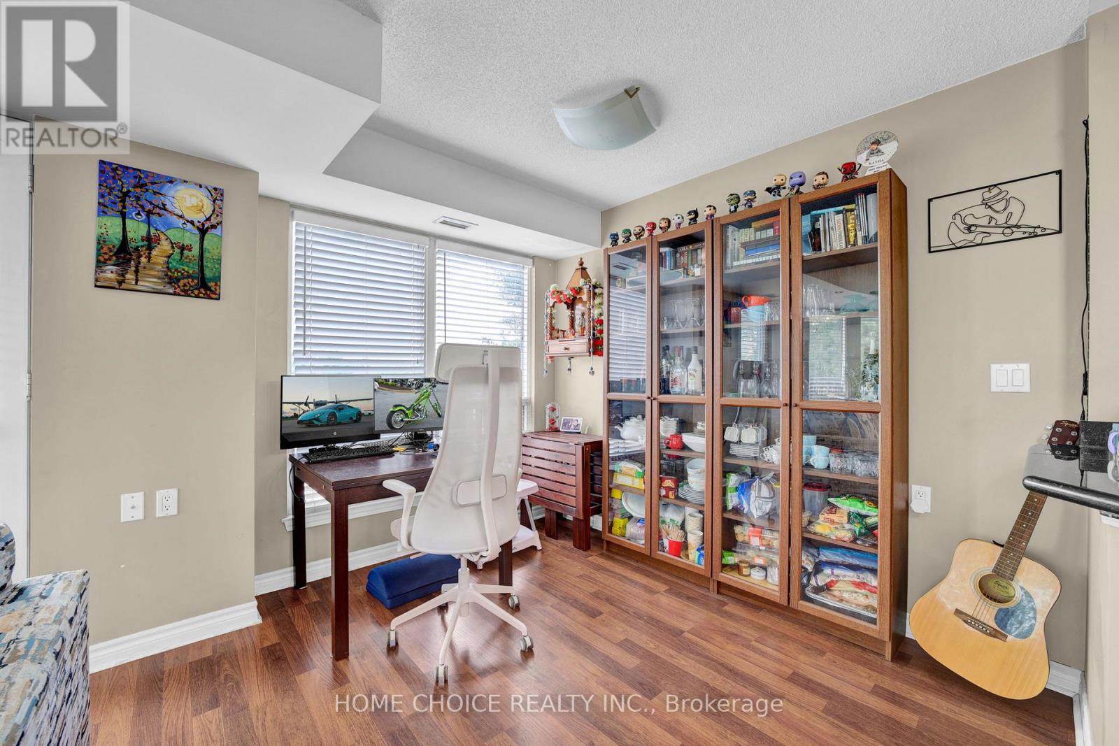 Photo 7 of 206 935 Sheppard Avenue W, Toronto ON