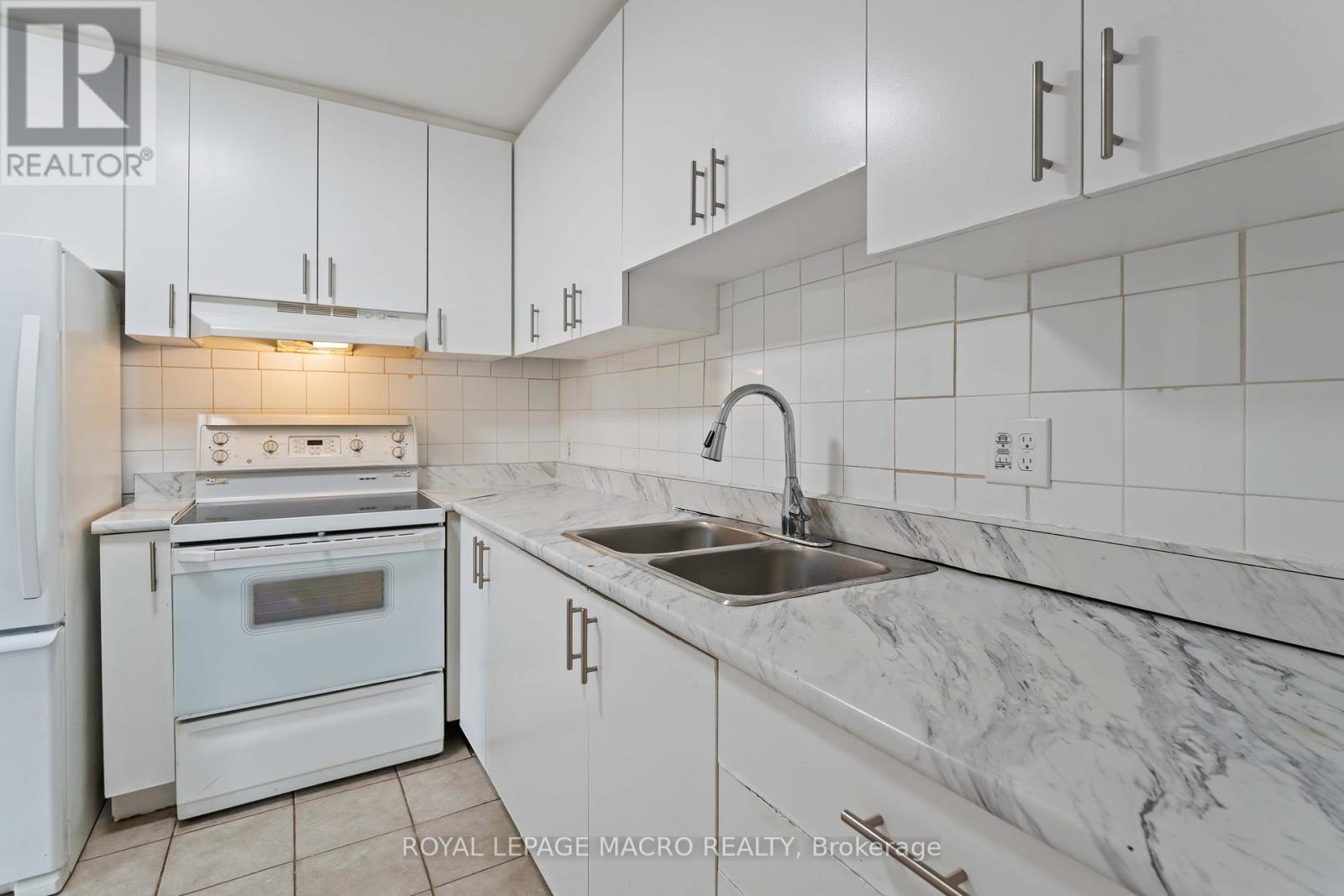 Photo 10 of 60 33 Rochelle Avenue, Hamilton ON