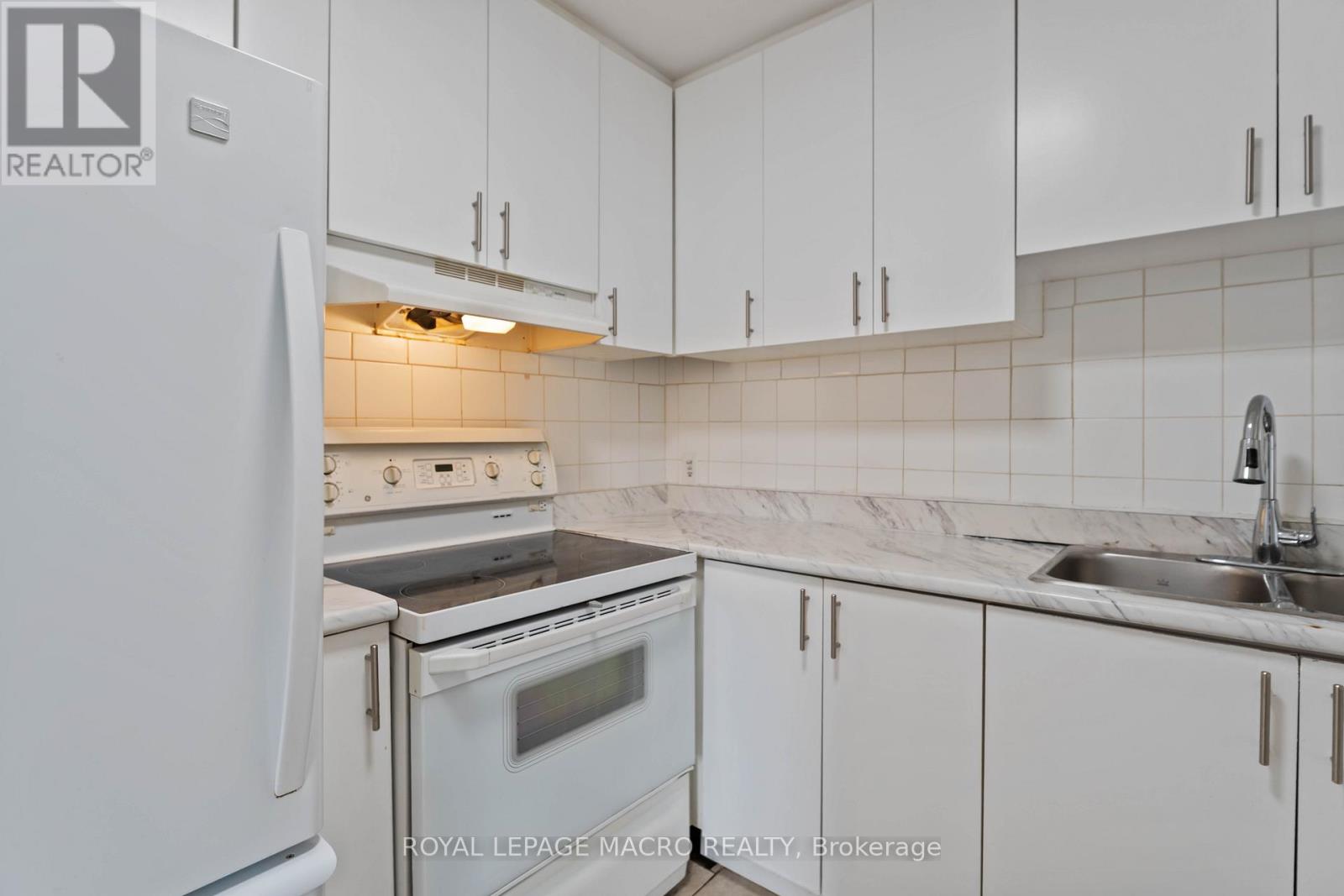Photo 12 of 60 33 Rochelle Avenue, Hamilton ON