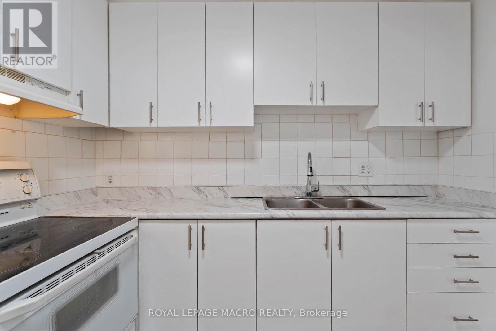 Photo 13 of 60 33 Rochelle Avenue, Hamilton ON
