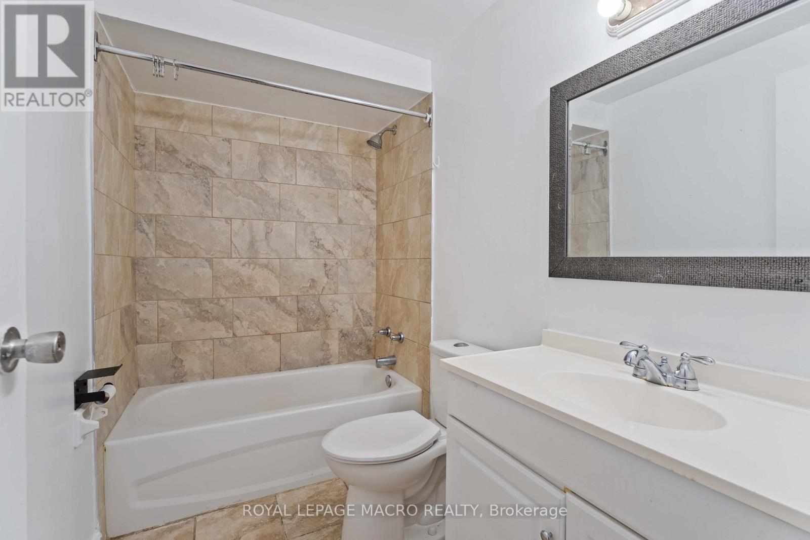 Photo 17 of 60 33 Rochelle Avenue, Hamilton ON