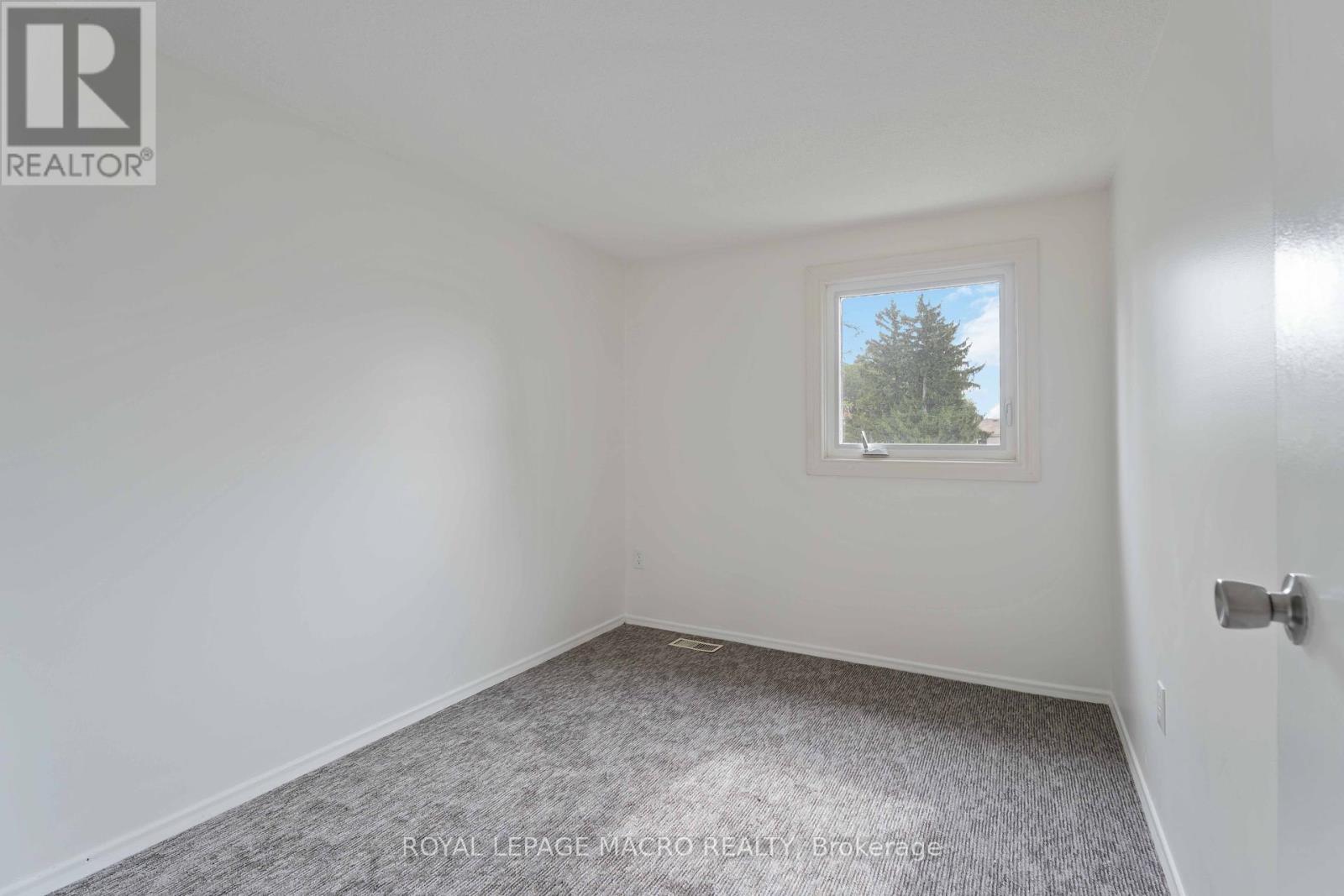 Photo 19 of 60 33 Rochelle Avenue, Hamilton ON