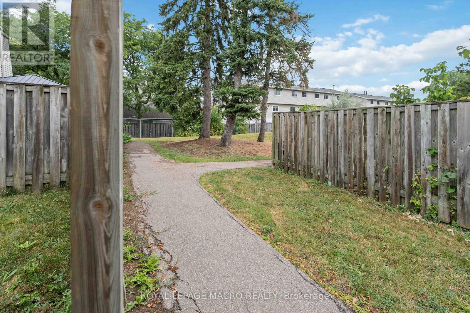 Photo 28 of 60 33 Rochelle Avenue, Hamilton ON