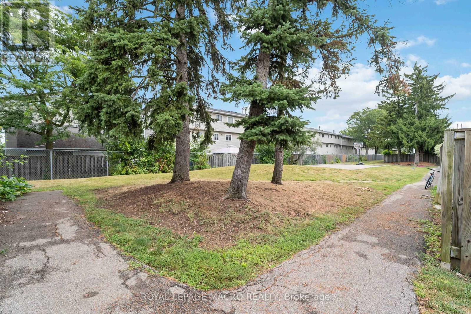 Photo 29 of 60 33 Rochelle Avenue, Hamilton ON