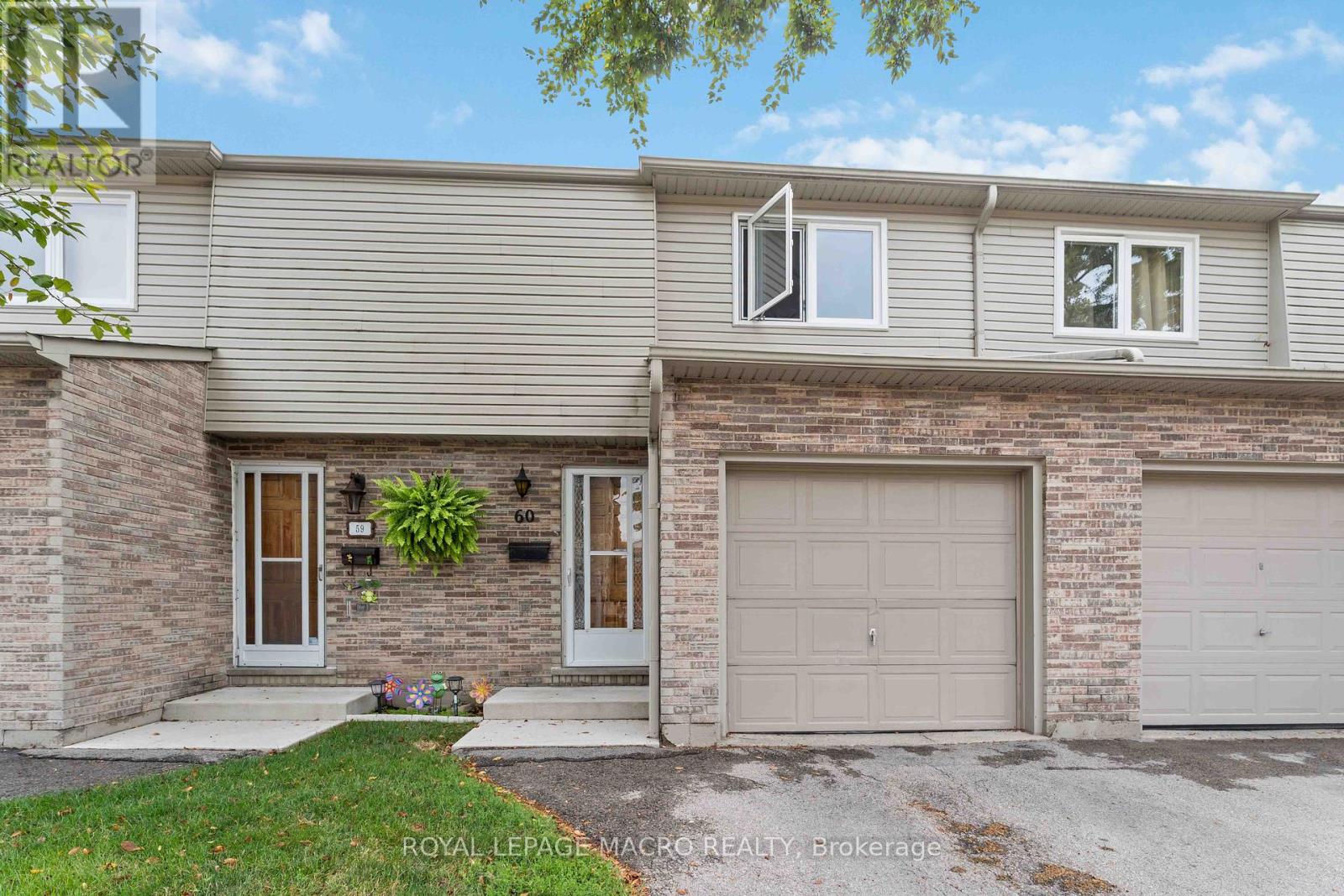 Photo 4 of 60 33 Rochelle Avenue, Hamilton ON