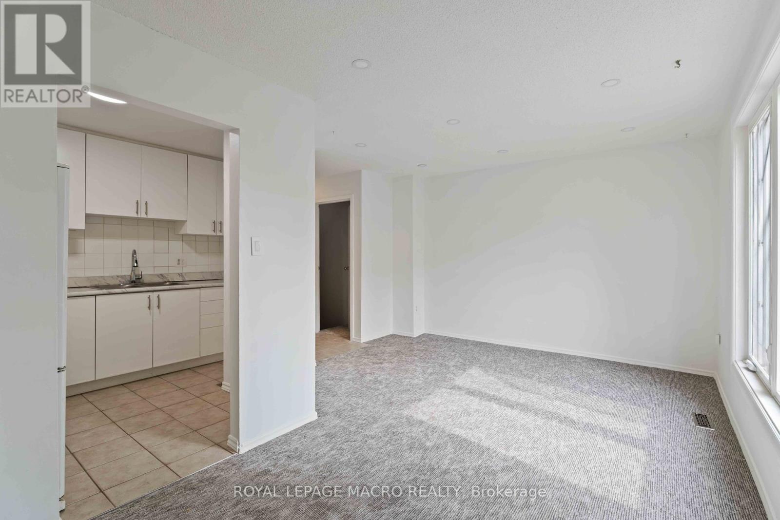 Photo 8 of 60 33 Rochelle Avenue, Hamilton ON