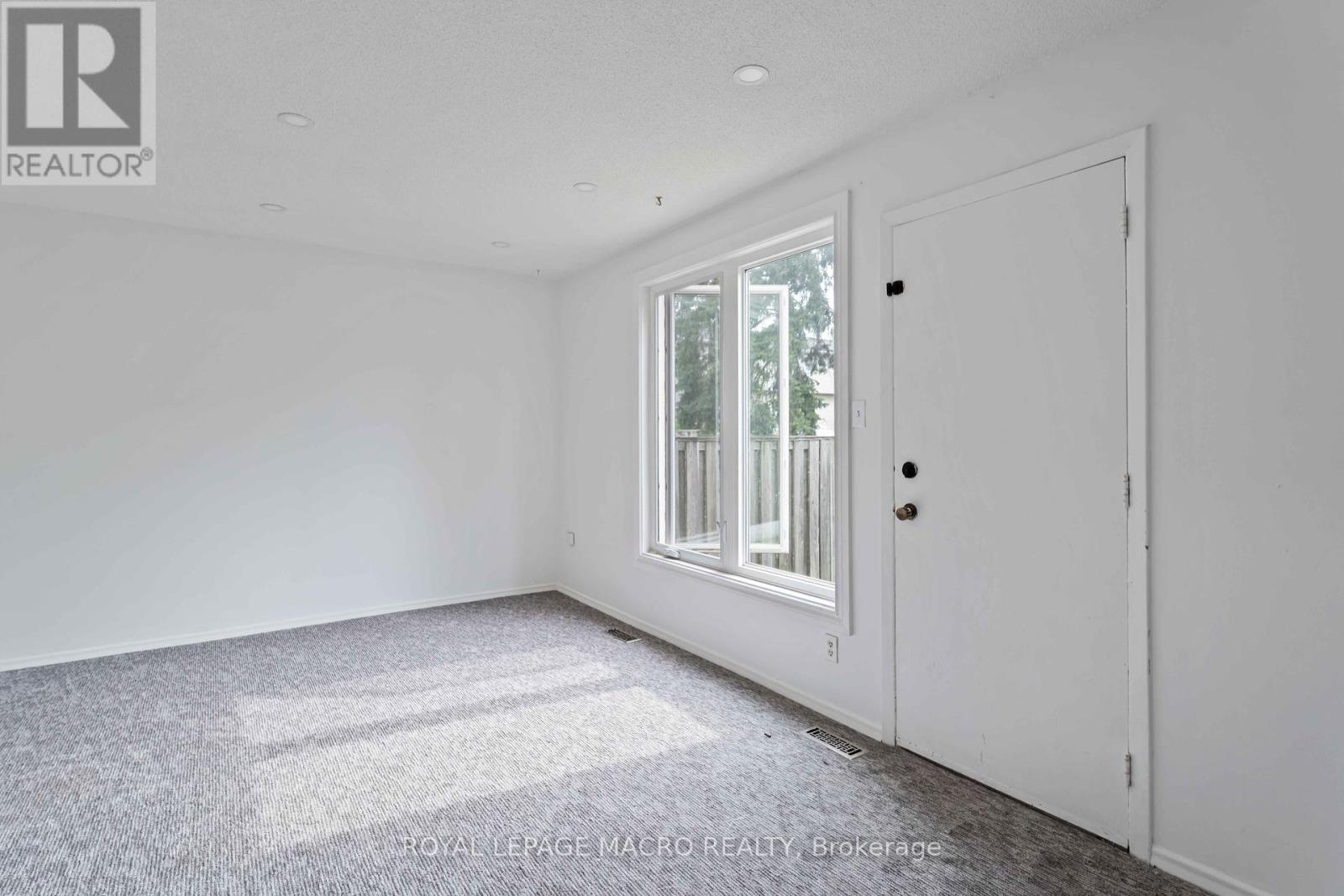 Photo 9 of 60 33 Rochelle Avenue, Hamilton ON