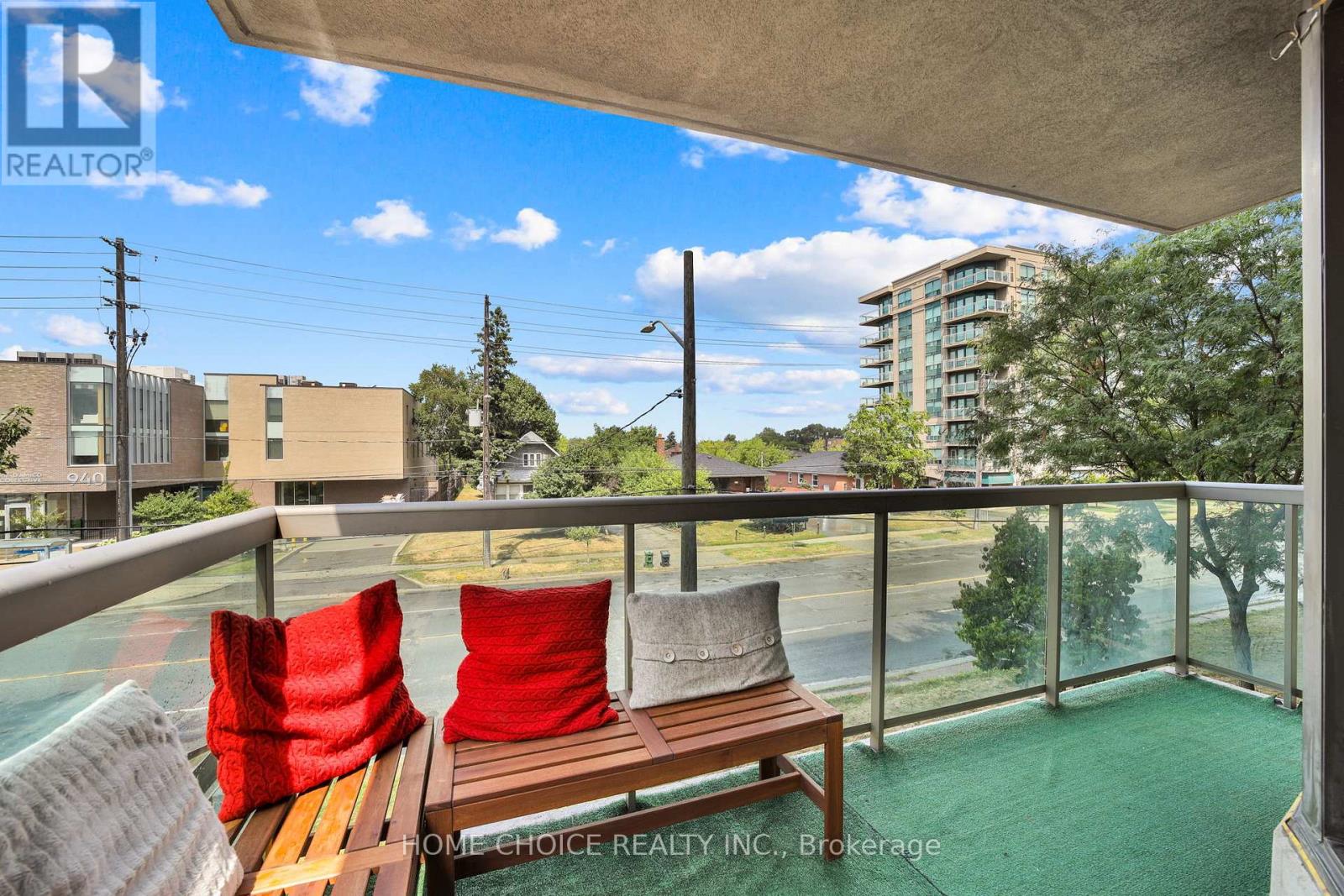 Photo 3 of 206 935 Sheppard Avenue W, Toronto ON