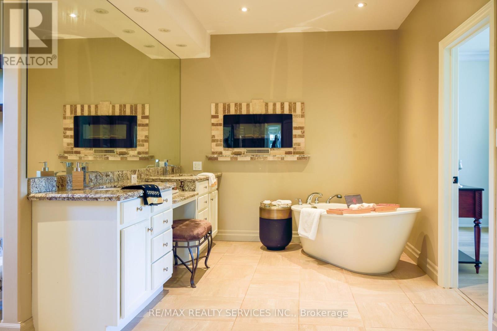 Photo 19 of 214 218 Maple Avenue S, Brant ON