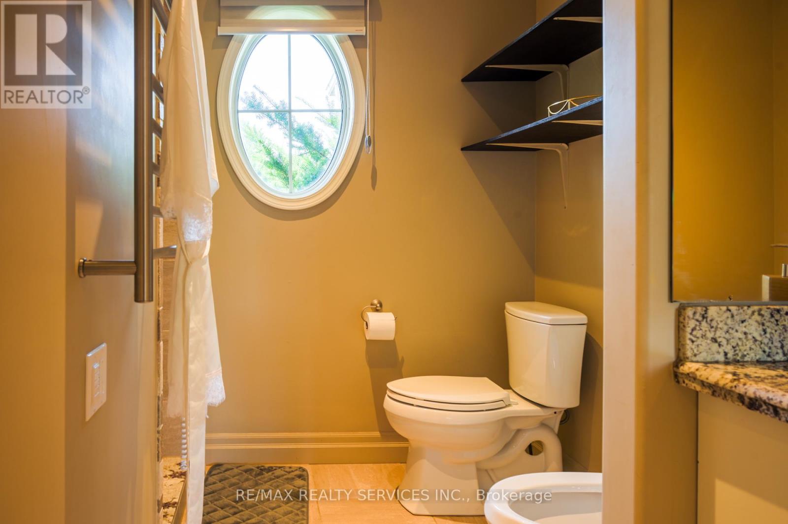 Photo 21 of 214 218 Maple Avenue S, Brant ON