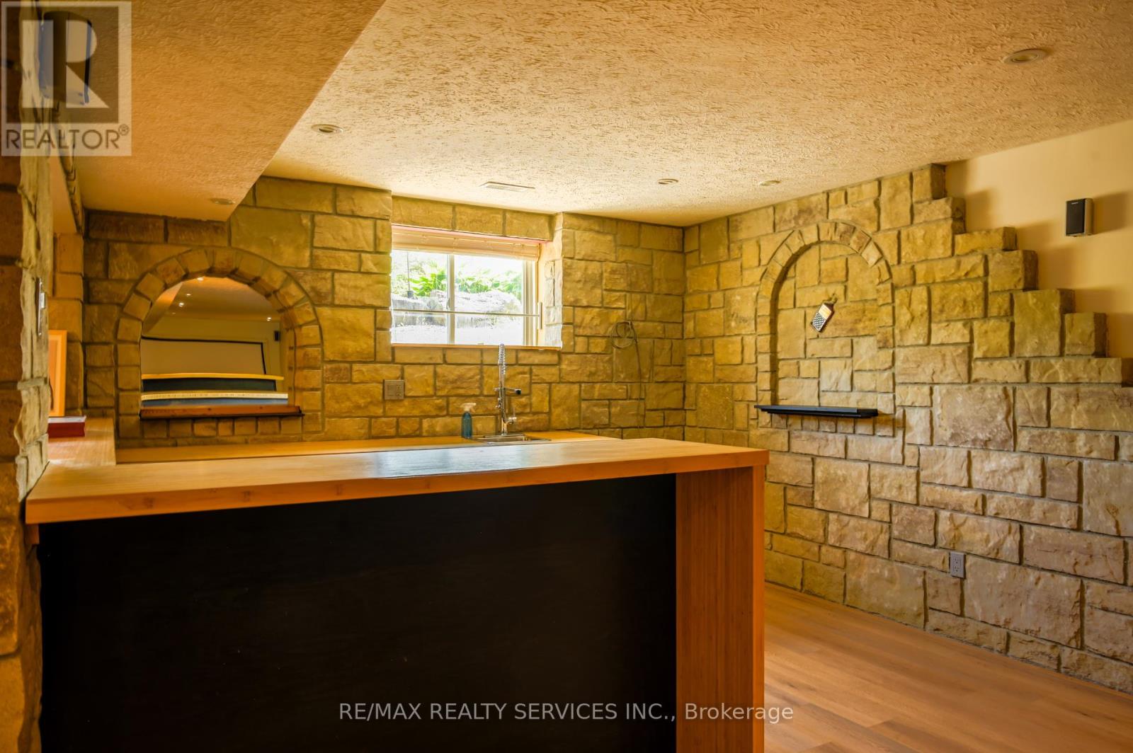 Photo 39 of 214 218 Maple Avenue S, Brant ON