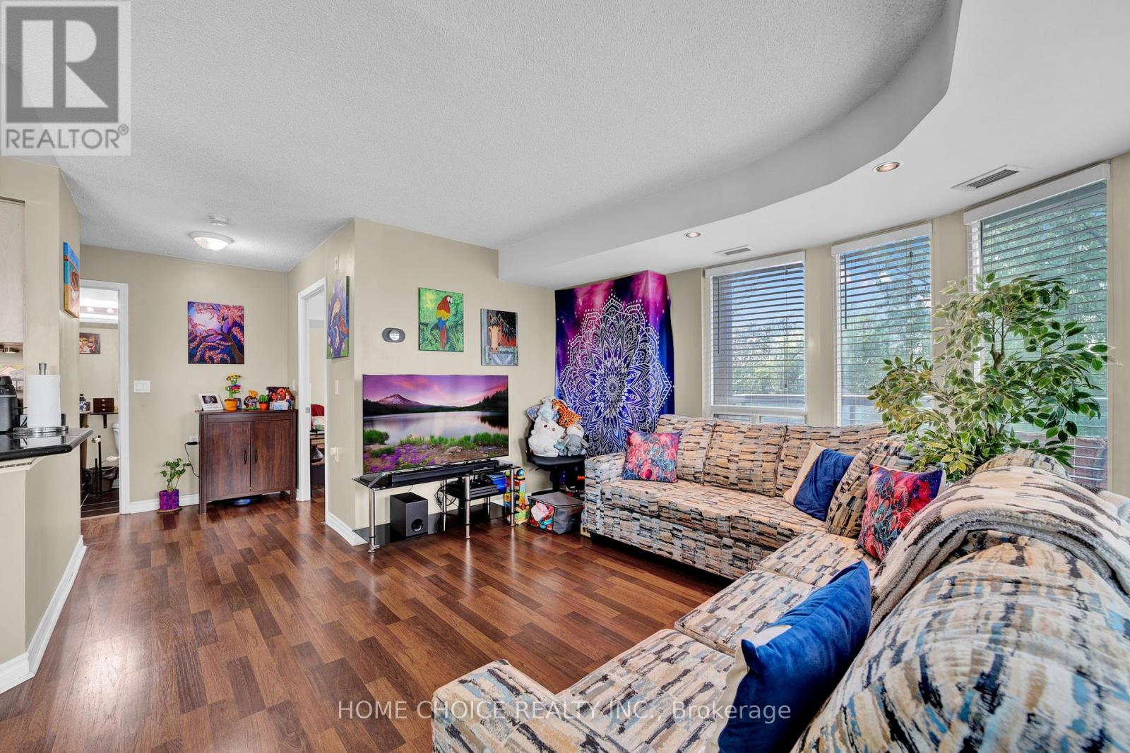 Photo 23 of 206 935 Sheppard Avenue W, Toronto ON