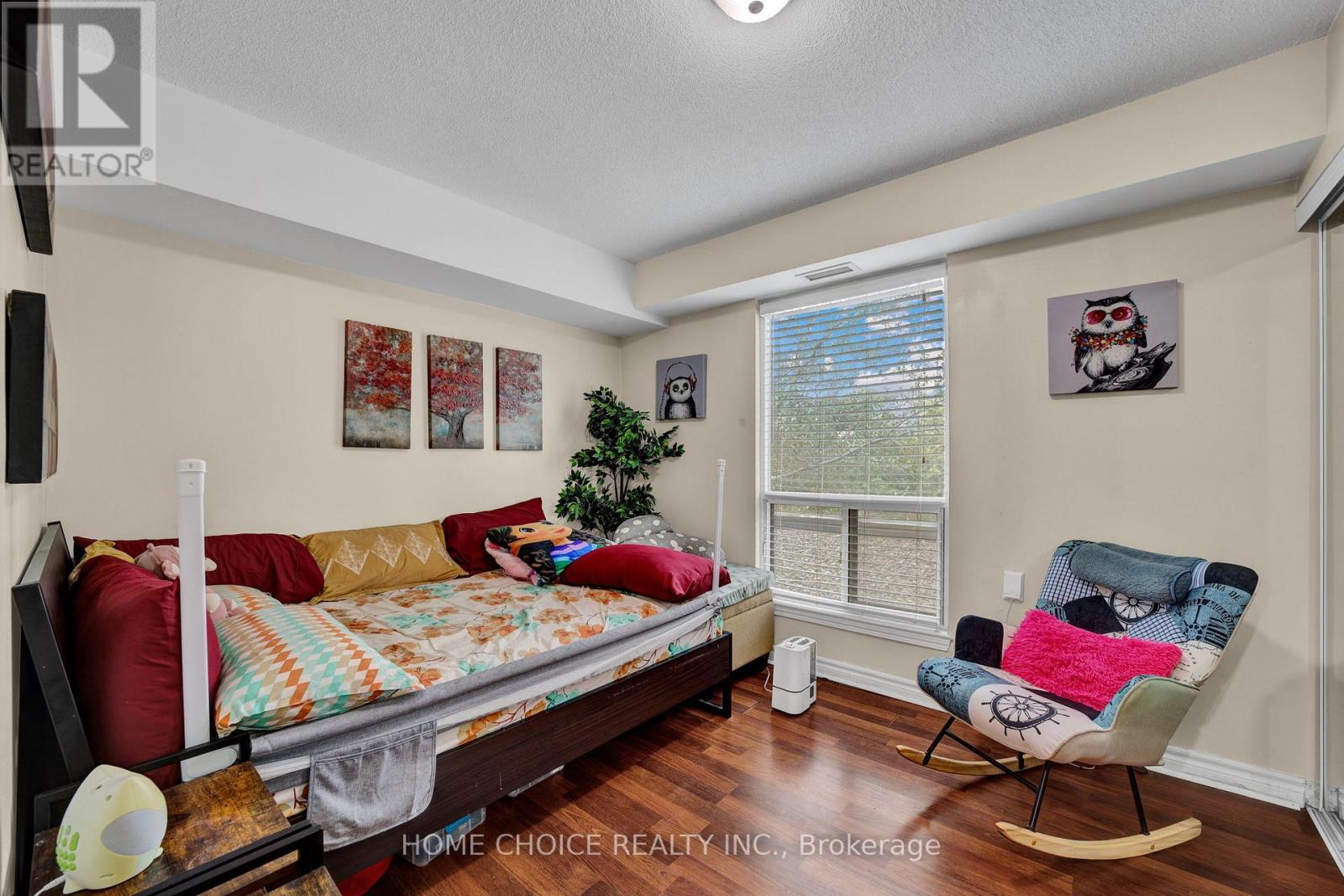 Photo 2 of 206 935 Sheppard Avenue W, Toronto ON