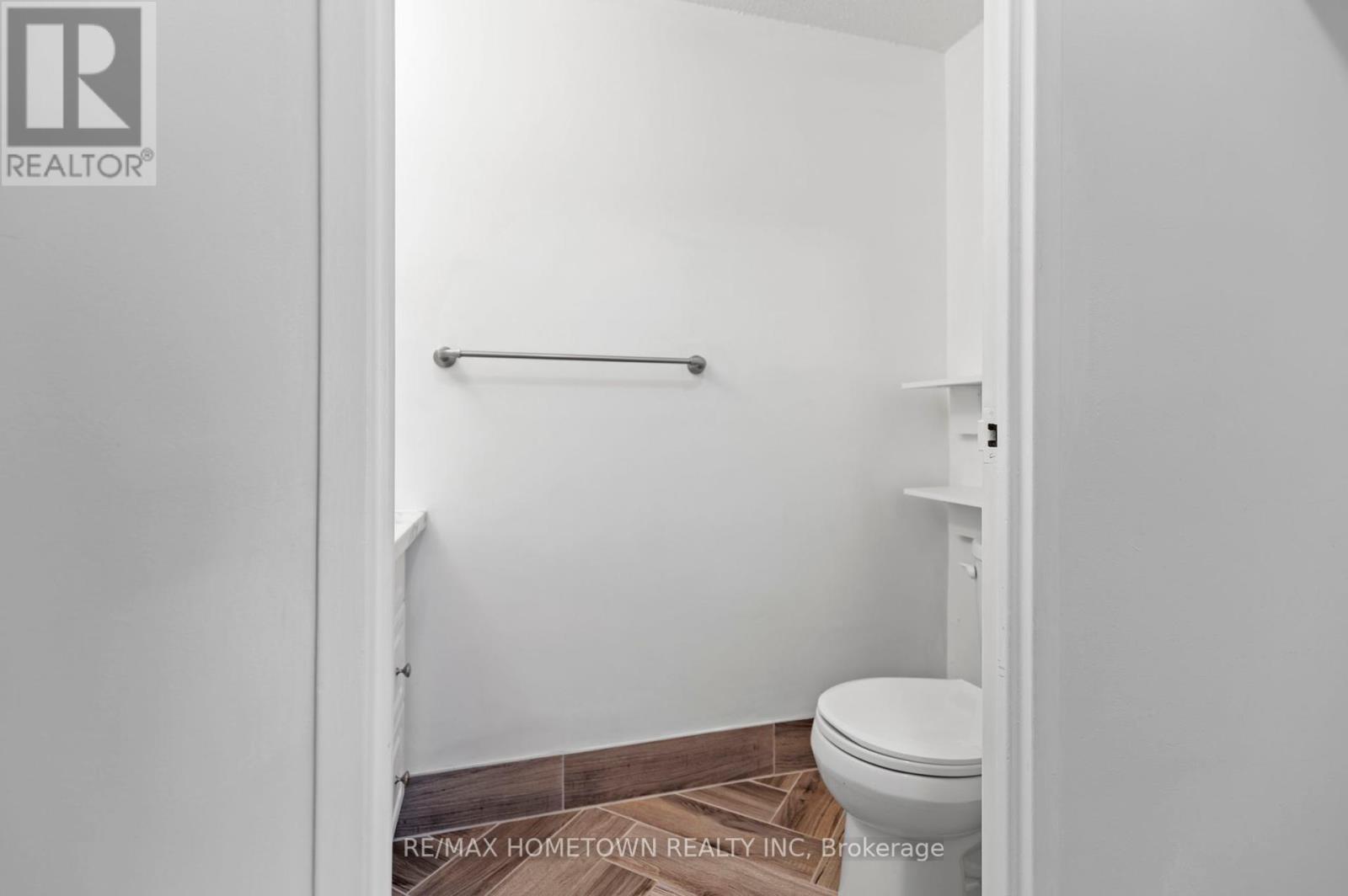 Photo 32 of 304 109 King Street E, Brockville ON