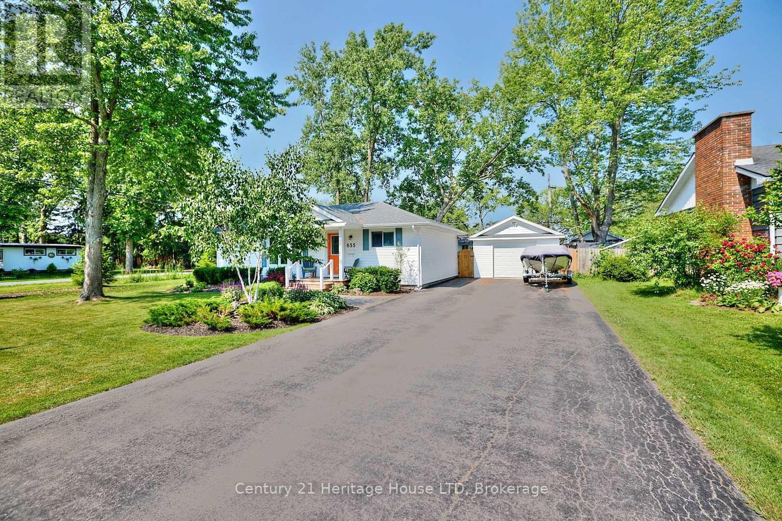 Photo 3 of 655 Ferndale Avenue, Fort Erie ON