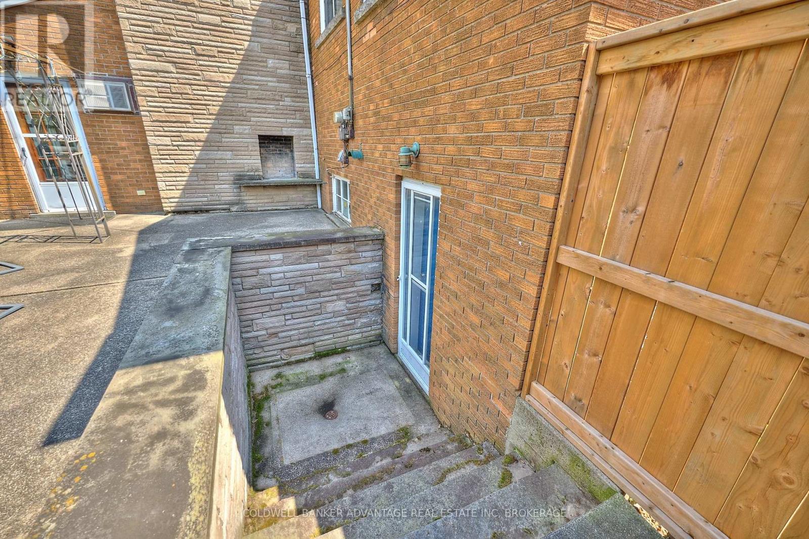 Photo 17 of 184 Price Avenue, Welland ON