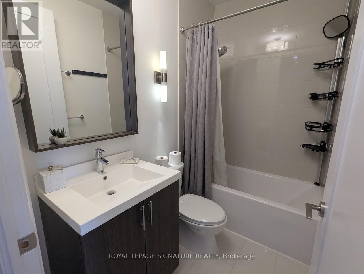 Photo 2 of Ph 4 18 Graydon Hall Drive, Toronto ON
