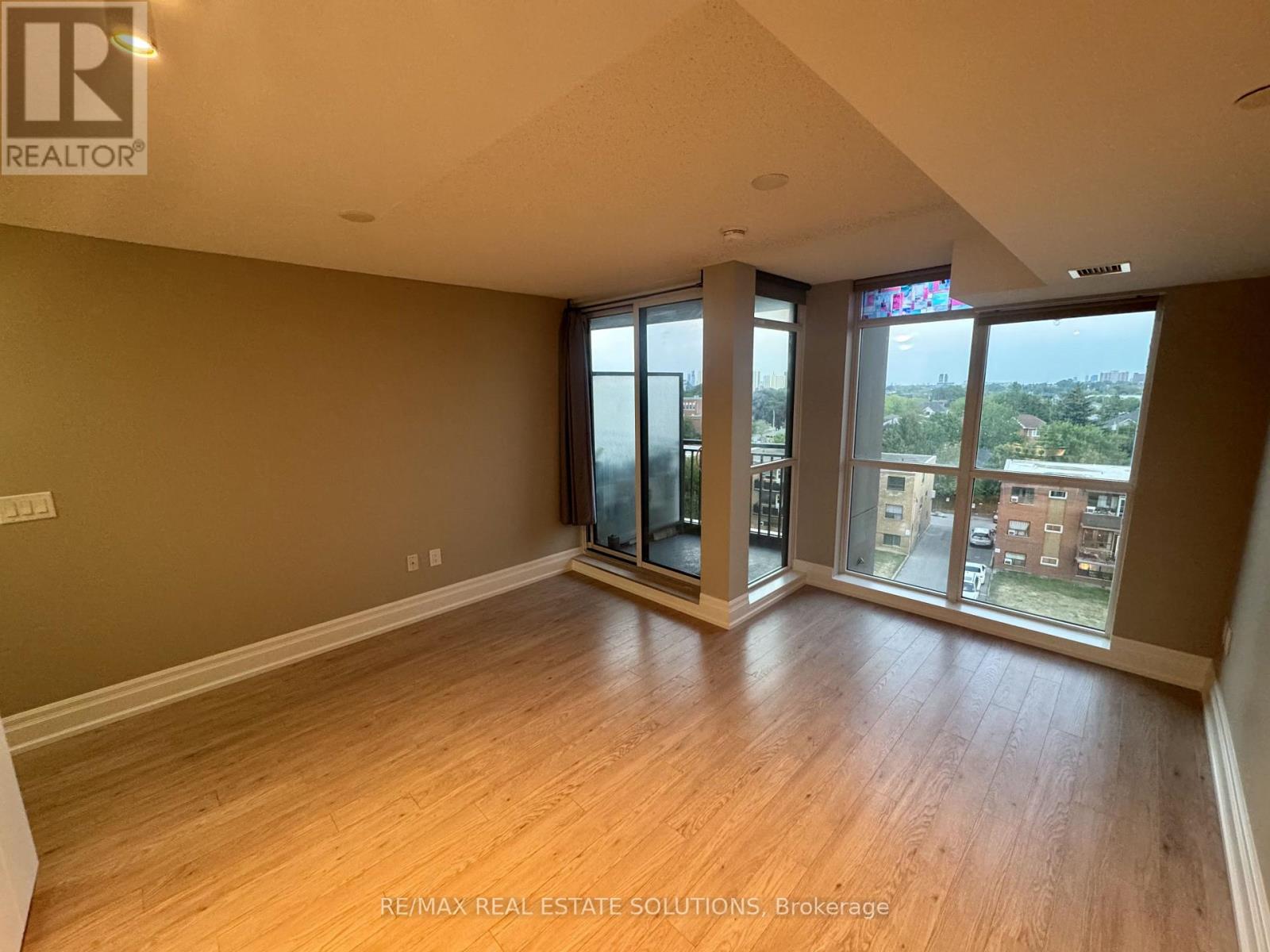 Photo 6 of 516 800 Lawrence Avenue W, Toronto ON