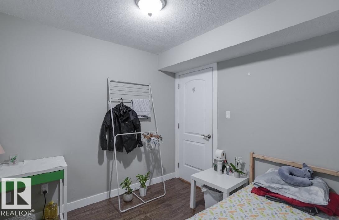 Photo 3 of 10935 76 Av Nw, Edmonton AB