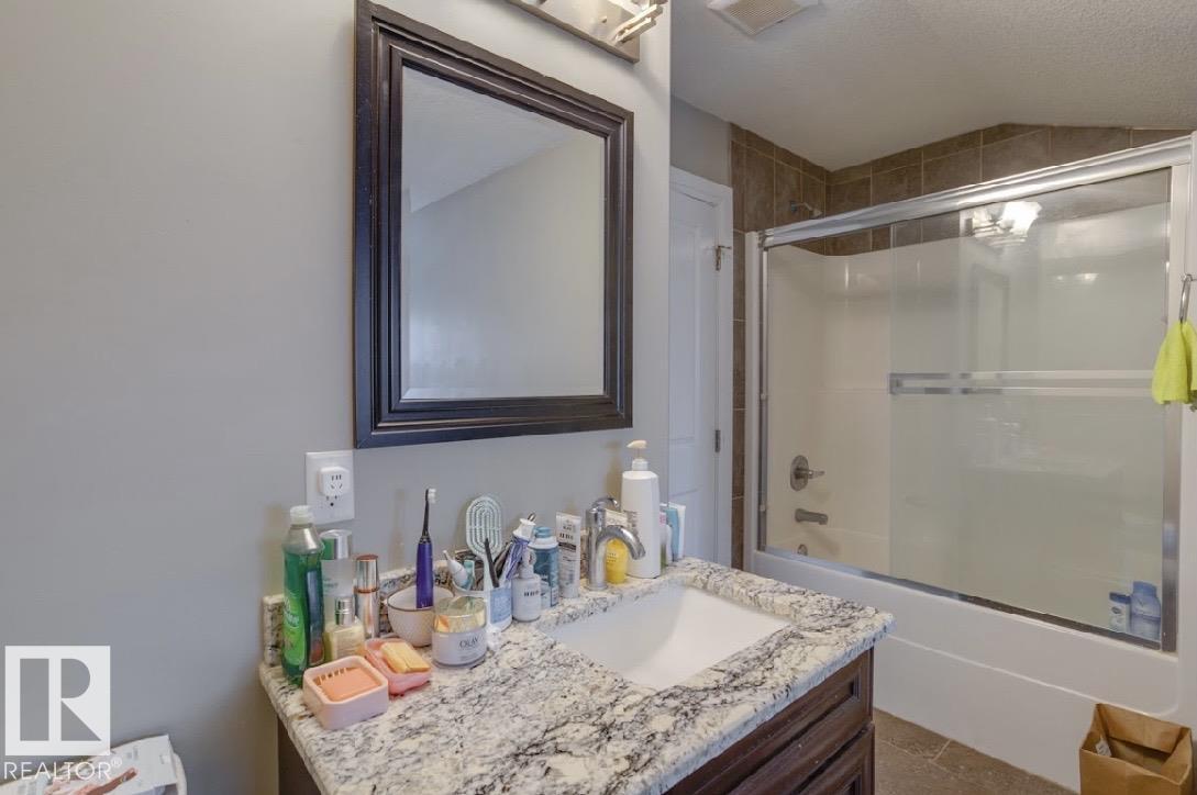 Photo 4 of 10935 76 Av Nw, Edmonton AB