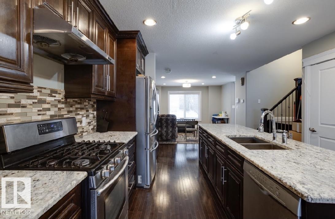 Photo 9 of 10935 76 Av Nw, Edmonton AB