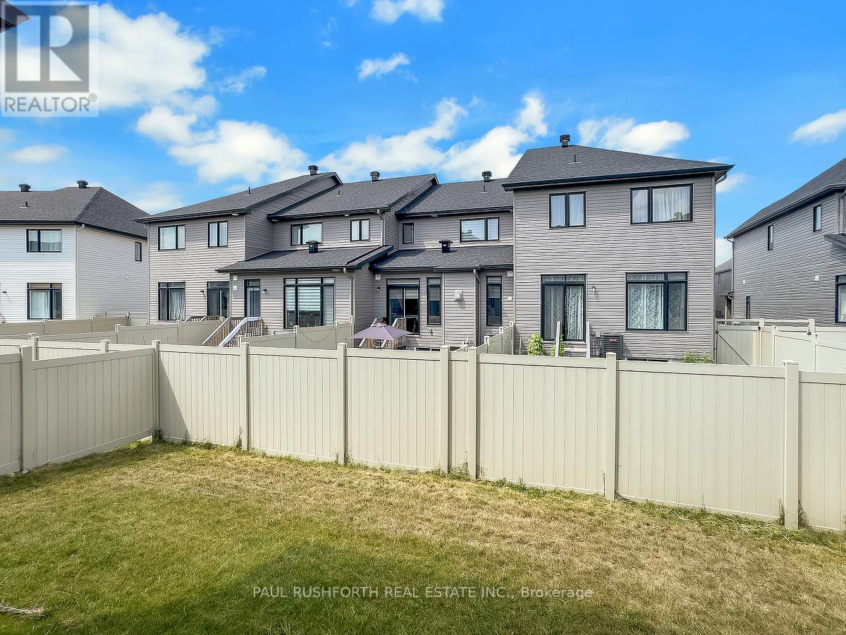 Photo 2 of 21 Mendoza Way, Ottawa ON
