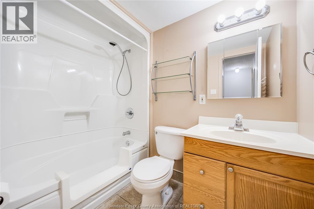Photo 16 of 6502 Thornberry, Windsor ON