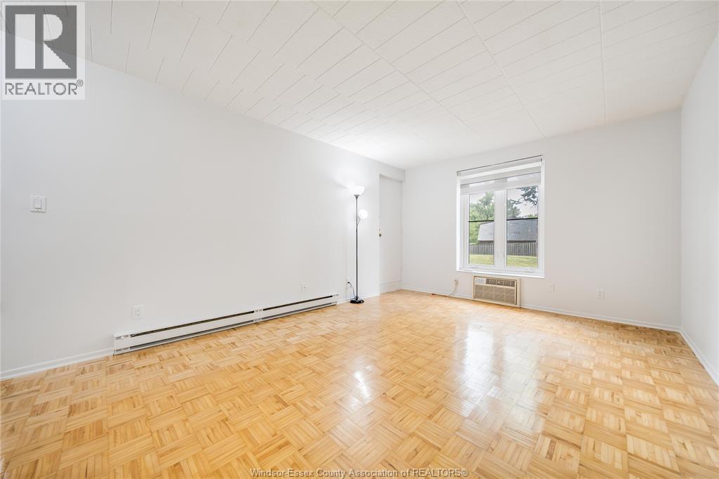 Photo 8 of 6502 Thornberry, Windsor ON