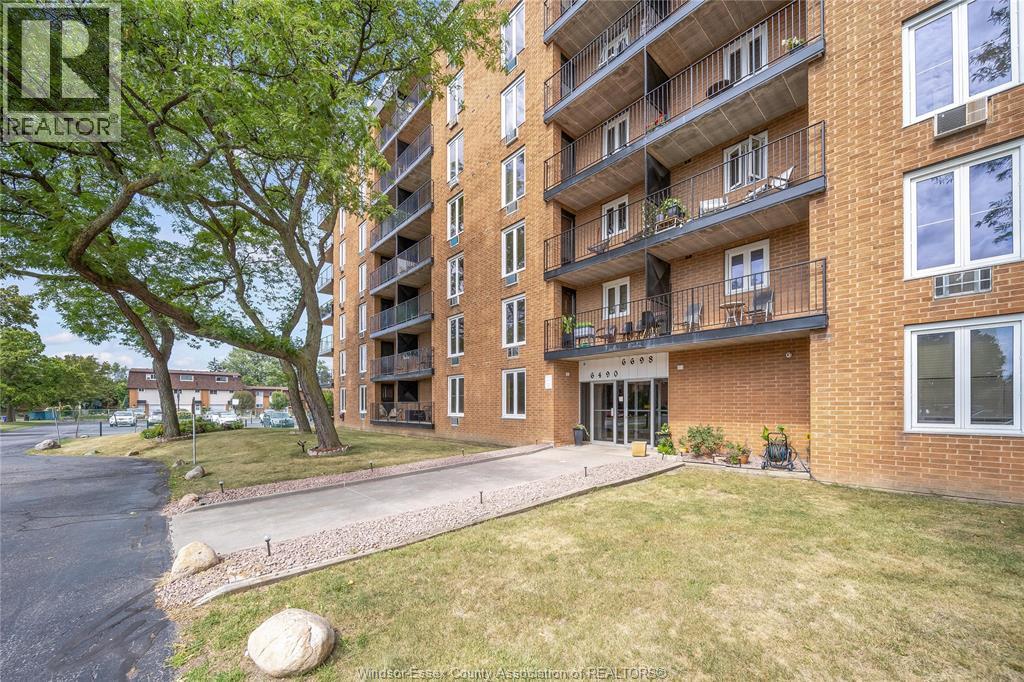 Photo 2 of 6502 Thornberry, Windsor ON