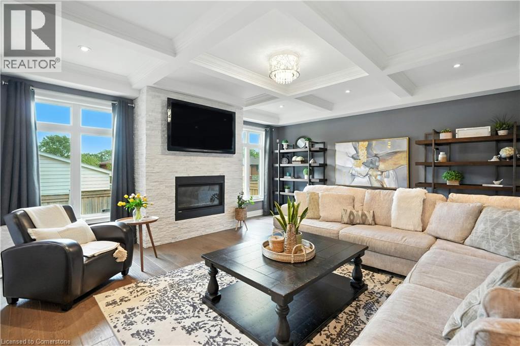 Photo 17 of 103 Lampman Drive, Grimsby ON