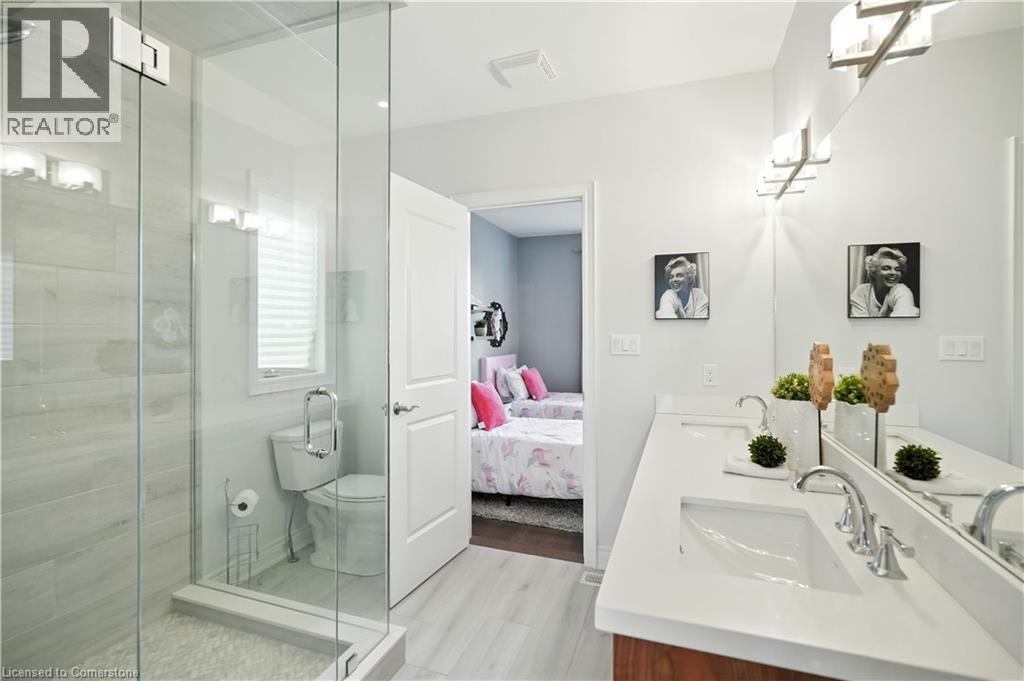 Photo 29 of 103 Lampman Drive, Grimsby ON