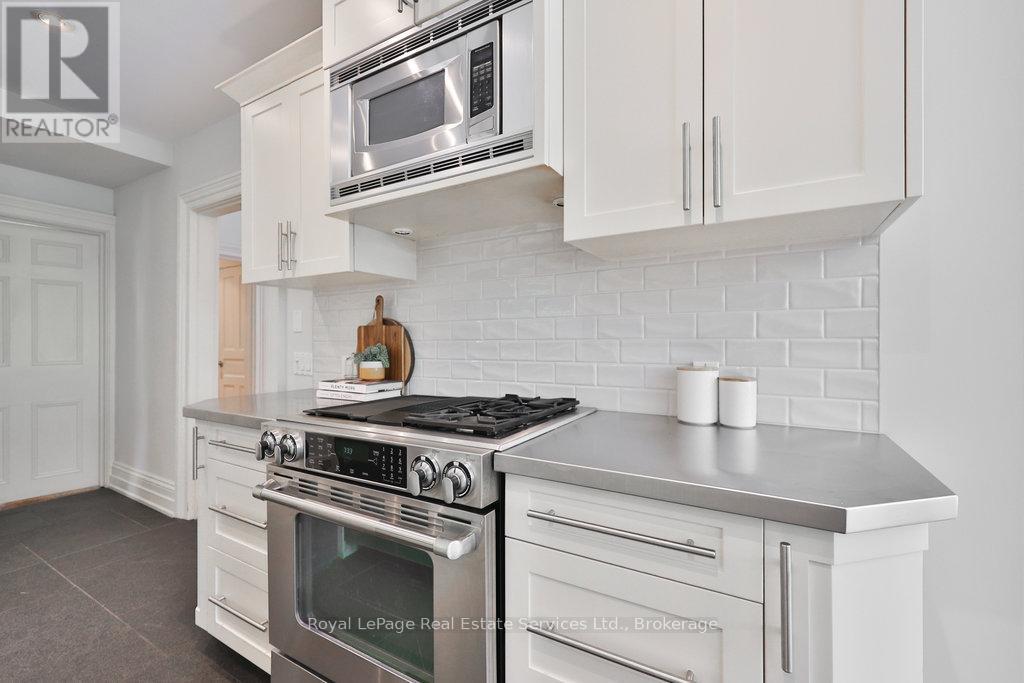 Photo 13 of 68 Thomas Street, Oakville ON