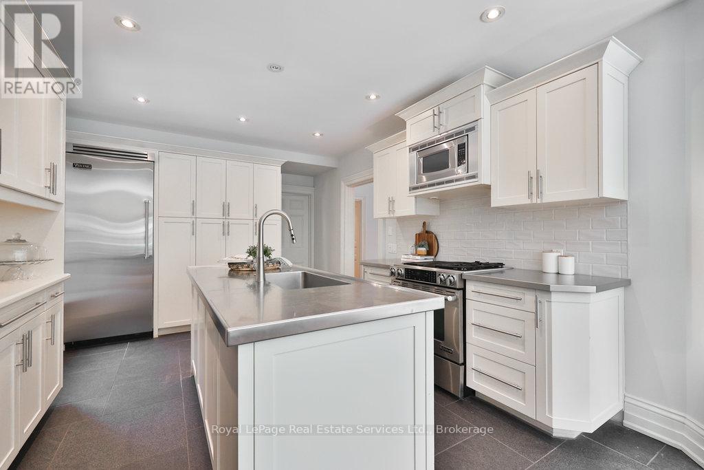 Photo 11 of 68 Thomas Street, Oakville ON