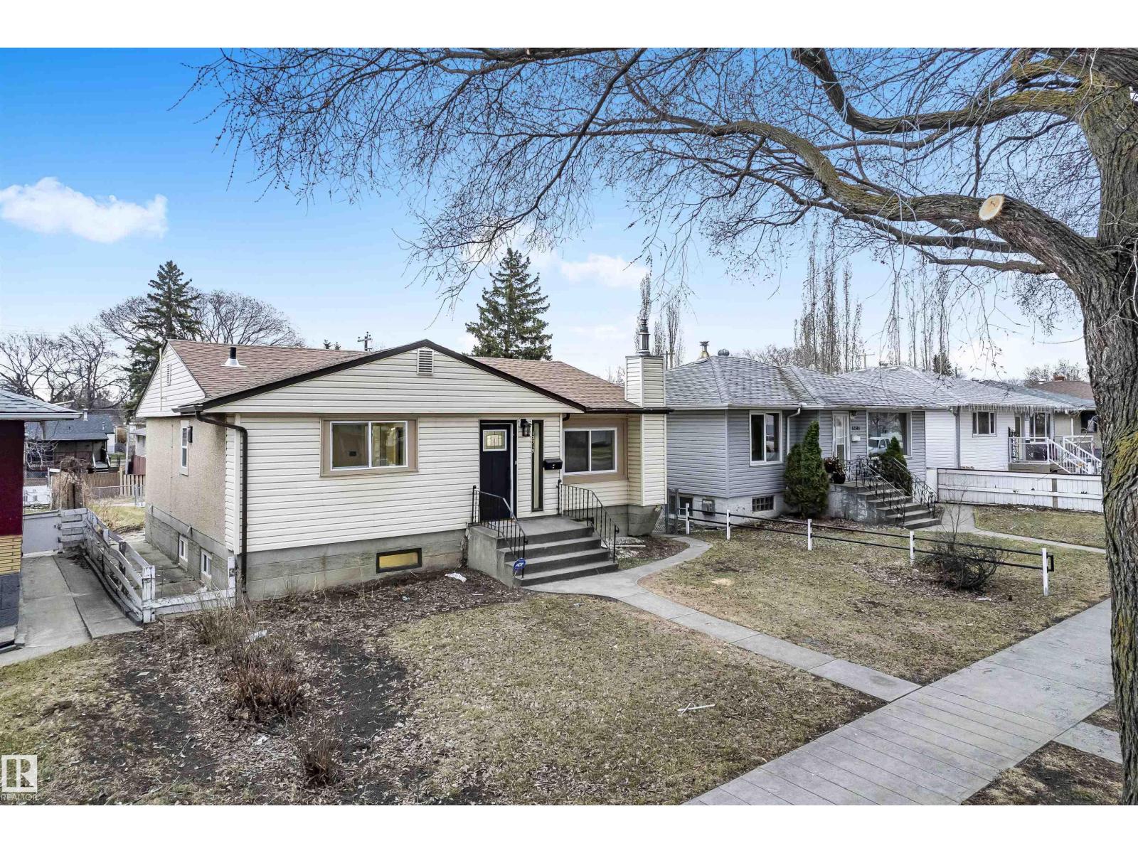 Photo 1 of 12319 96 St Nw Nw, Edmonton AB