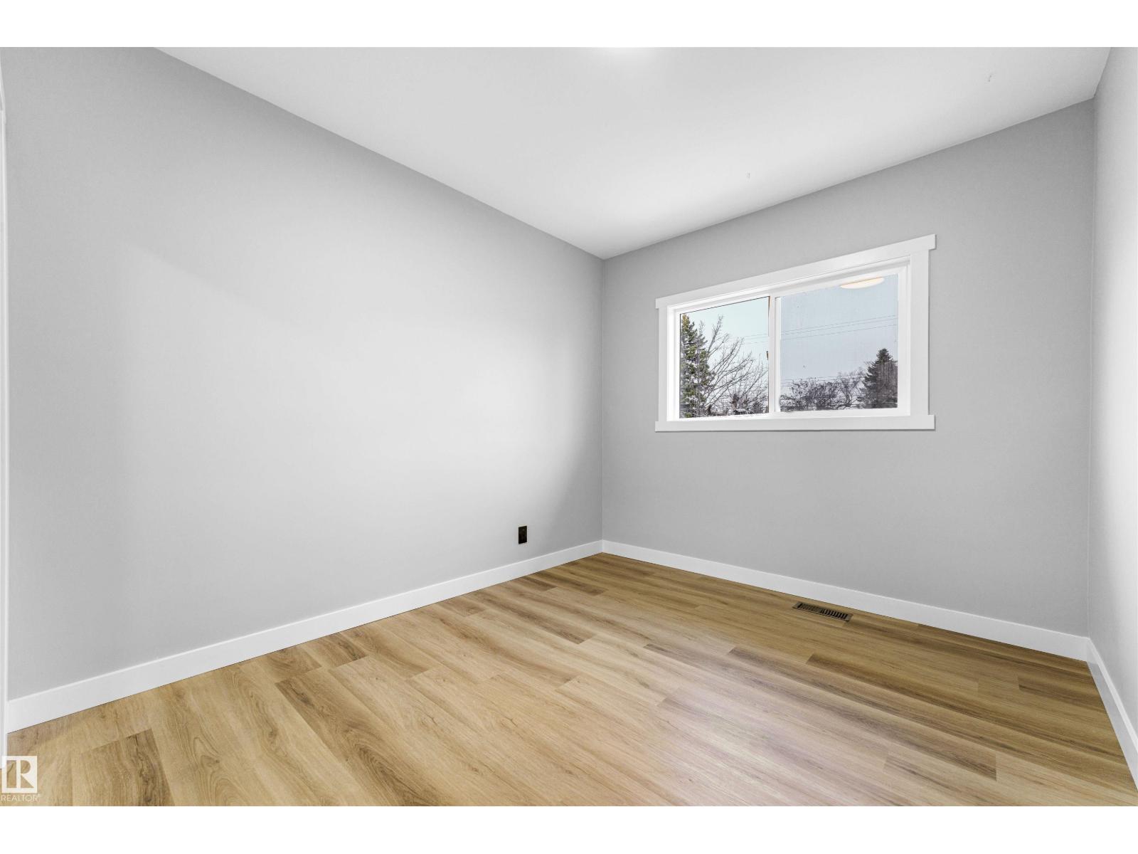 Photo 16 of 12319 96 St Nw Nw, Edmonton AB