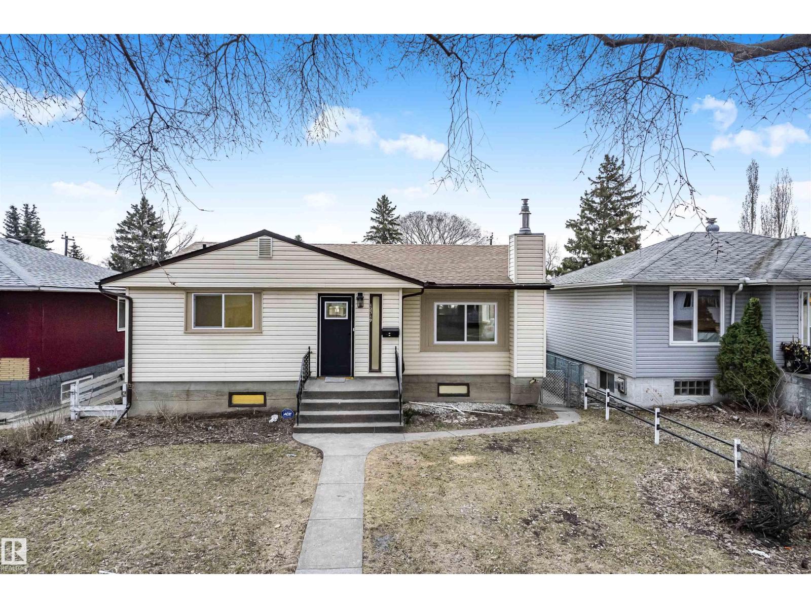Photo 33 of 12319 96 St Nw Nw, Edmonton AB