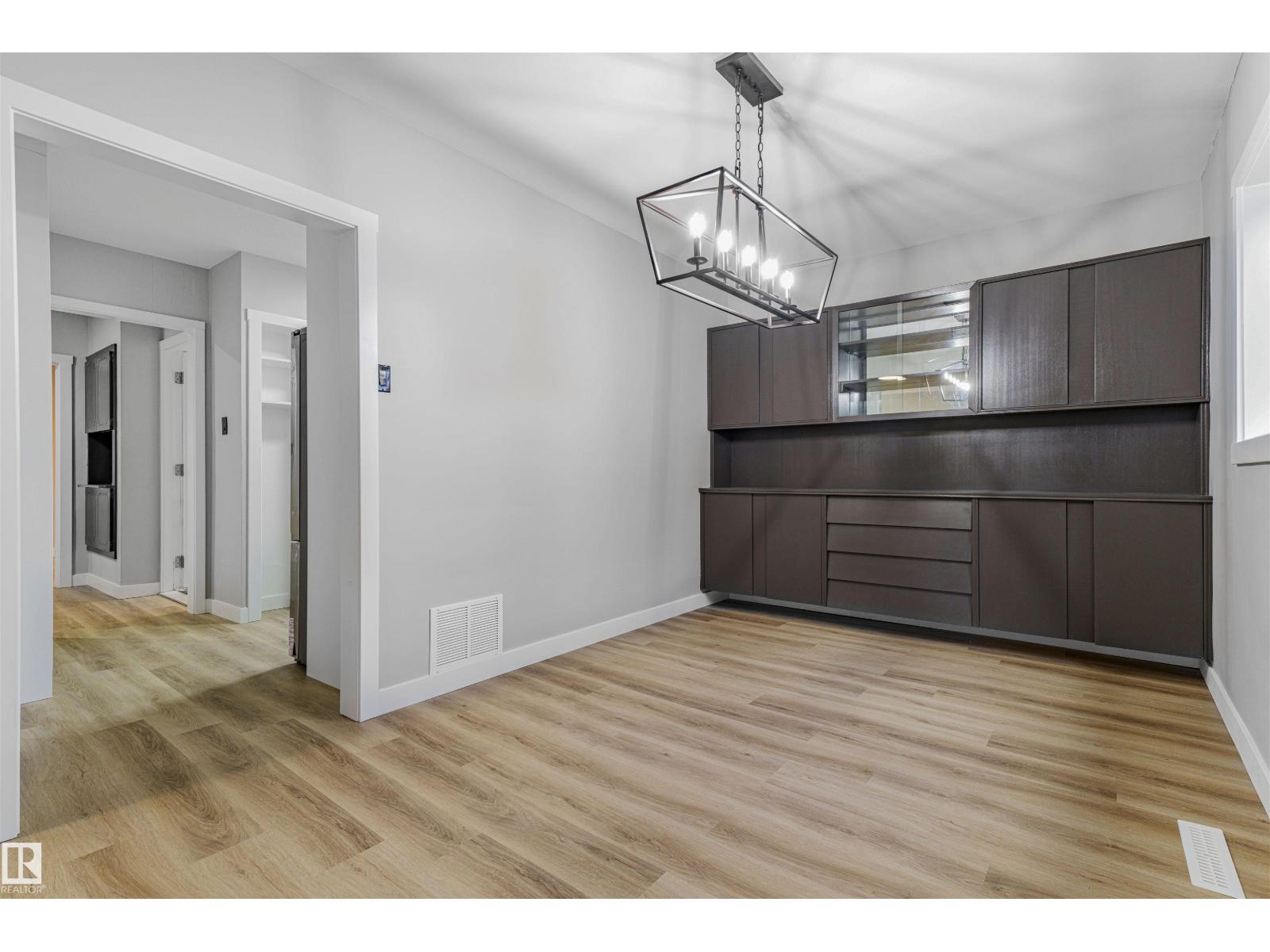 Photo 6 of 12319 96 St Nw Nw, Edmonton AB