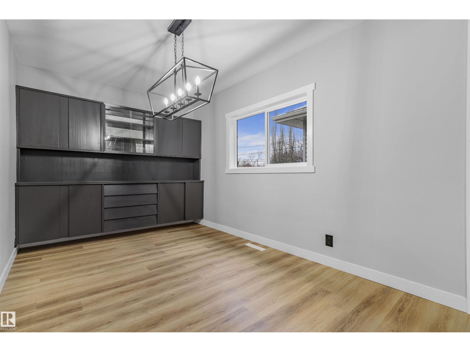 Photo 7 of 12319 96 St Nw Nw, Edmonton AB