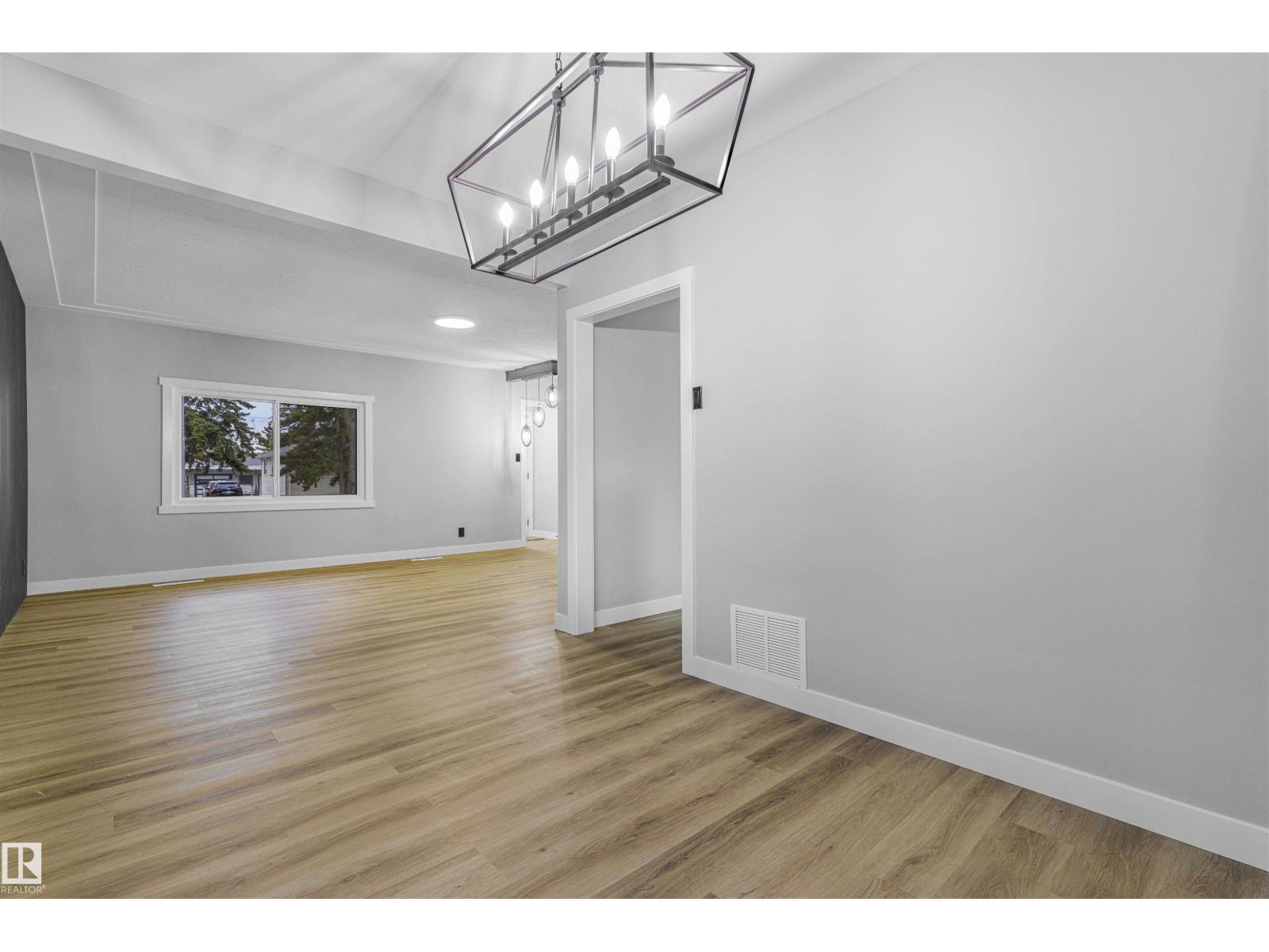 Photo 8 of 12319 96 St Nw Nw, Edmonton AB