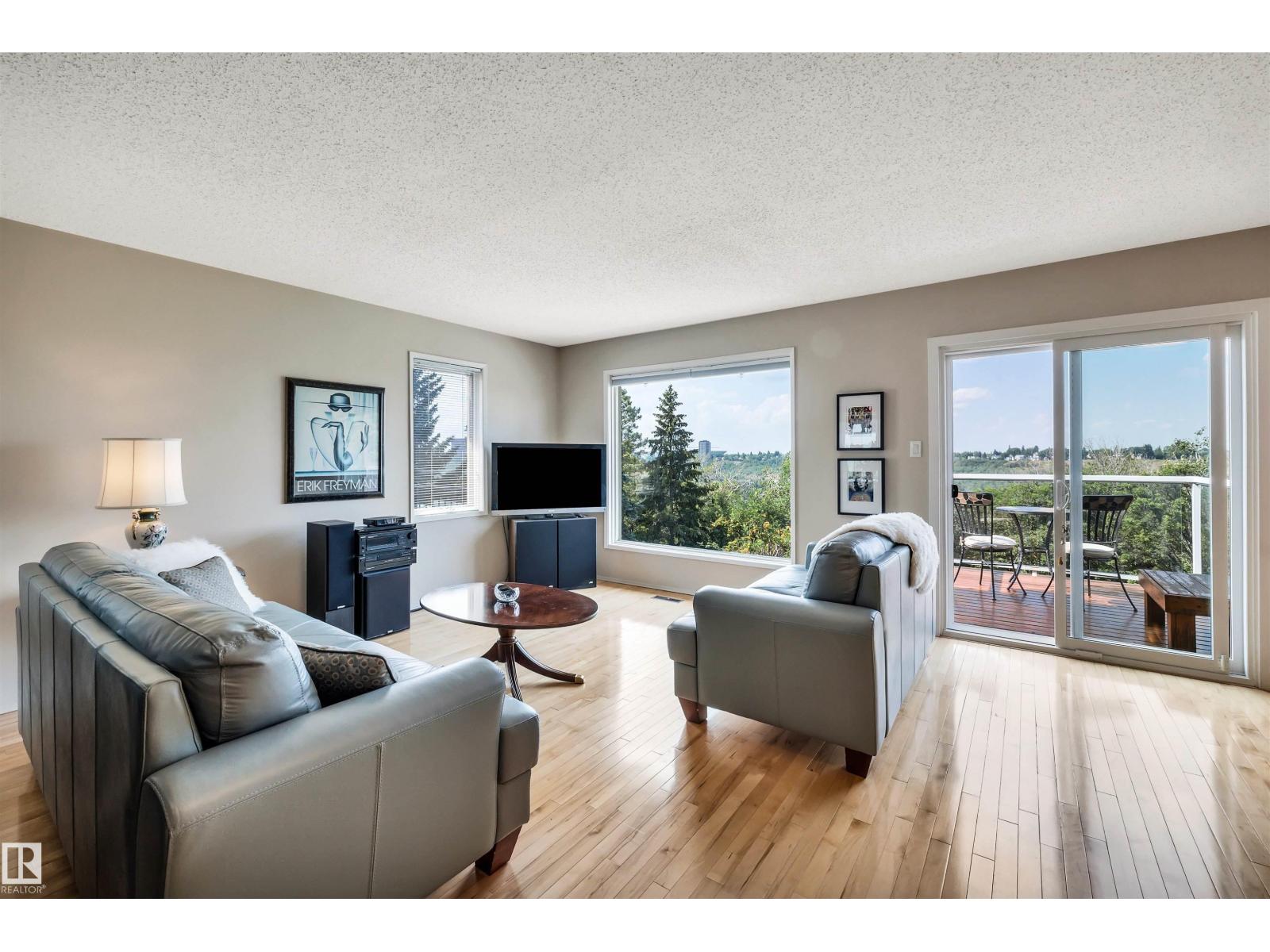 Photo 2 of 8212 Rowland Rd Nw, Edmonton AB