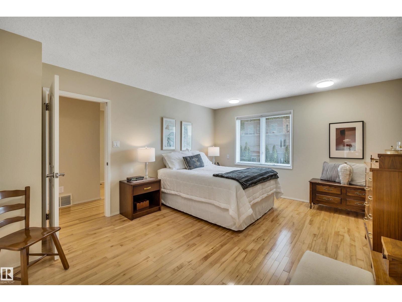 Photo 13 of 8212 Rowland Rd Nw, Edmonton AB