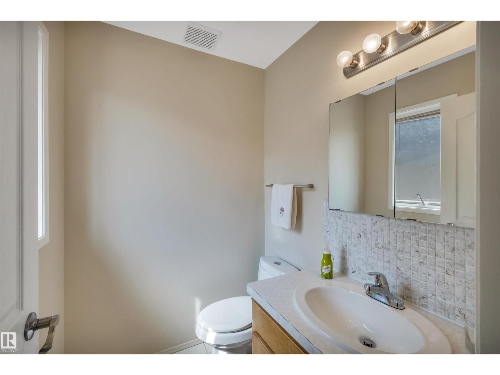 Photo 11 of 8212 Rowland Rd Nw, Edmonton AB
