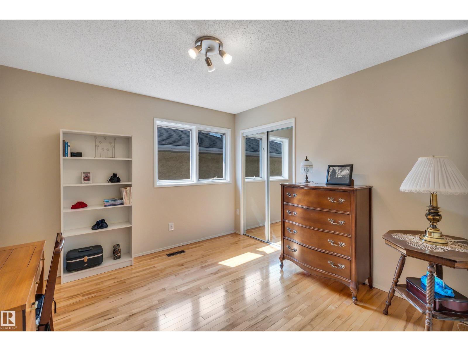 Photo 16 of 8212 Rowland Rd Nw, Edmonton AB