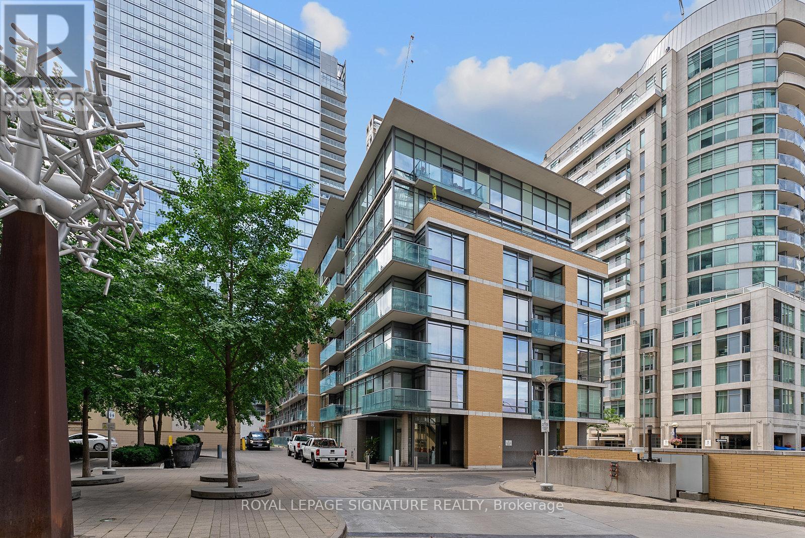Photo 1 of 209 21 Scollard Street, Toronto ON